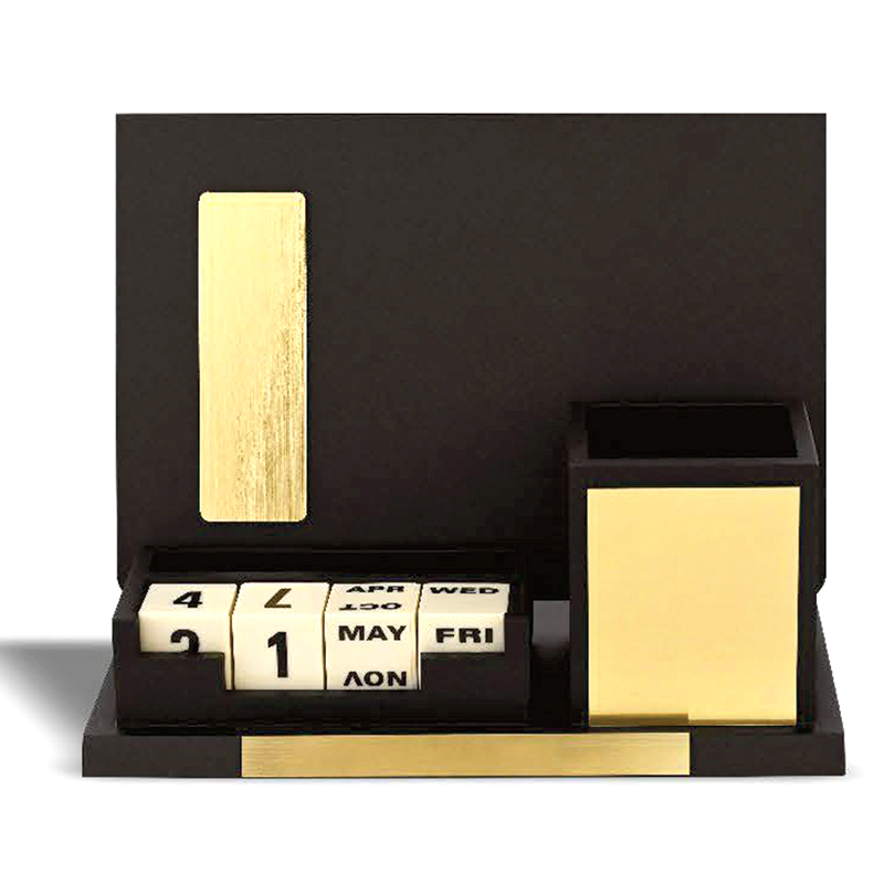 Wooden pen holder with calender cubes and notebook